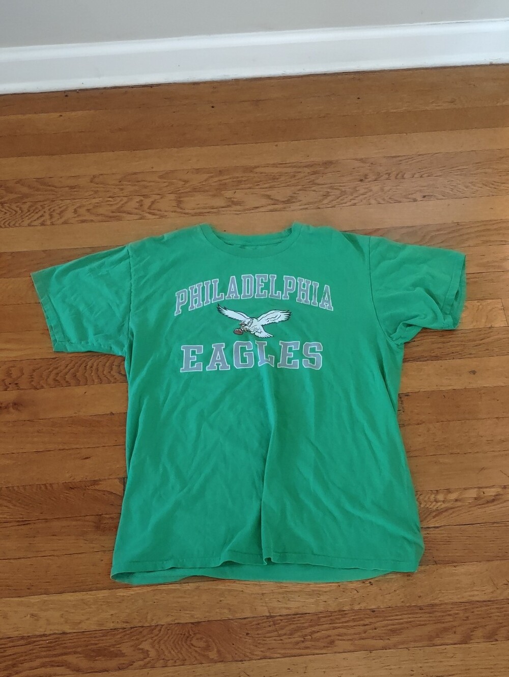 green Philadelphia eagles football tee shirt fits like small nfl athletic sporty
